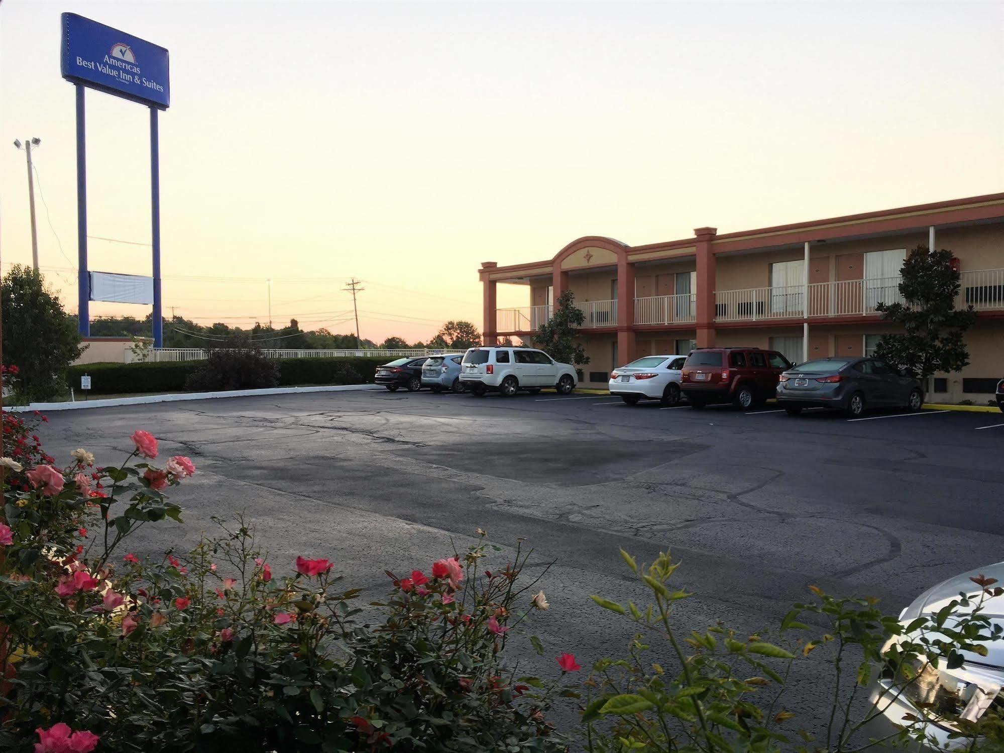 Americas Best Value Inn & Suites Williamstown Buitenkant foto